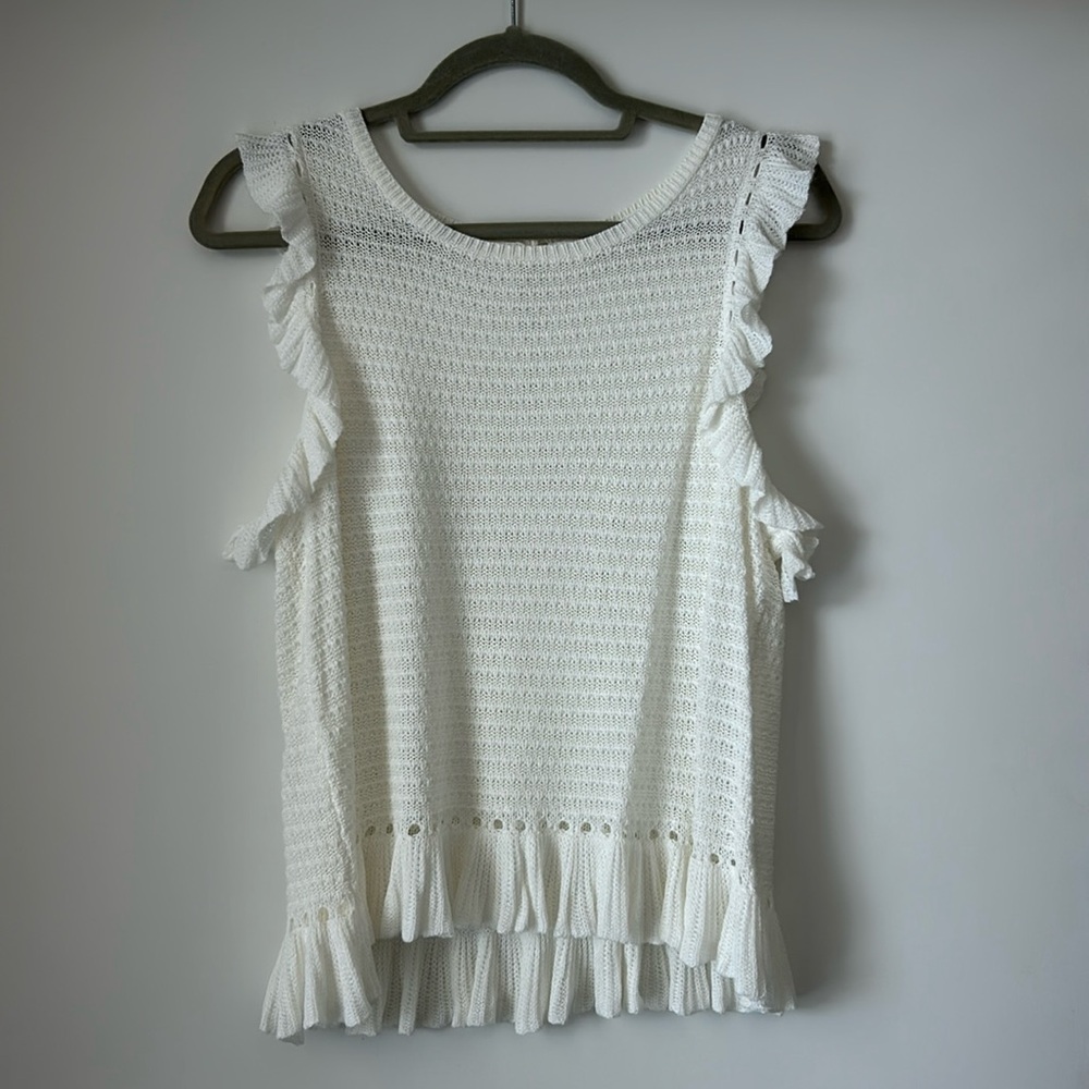 White knitted tank top with ruffles